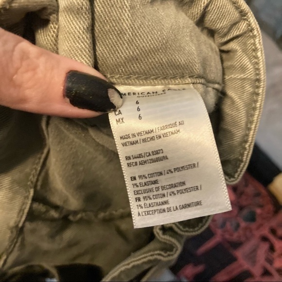 AMERICAN Eagle Olive Green Paper Bag Mom Shorts - Picture 9 of 9